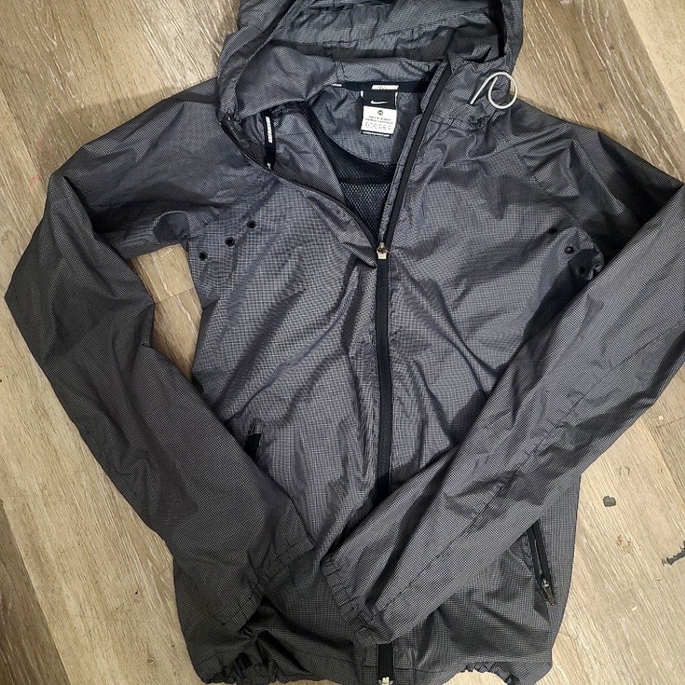 Like new authentic Nike wind breaker